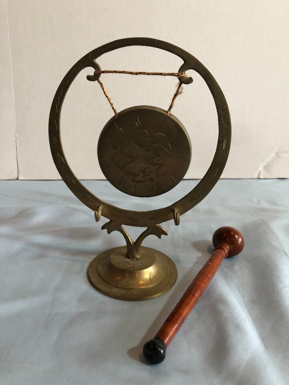 VINTAGE Brass Tabletop Dinner Gong with Wooden Striker #F77